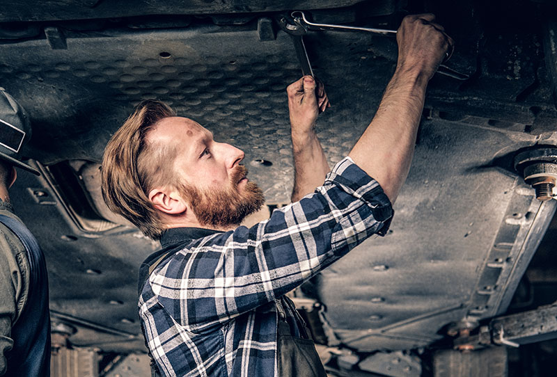 Stellenangebot Kfz-Mechatroniker beim Autohaus – moderne Autos und Service in höchster Qualität.